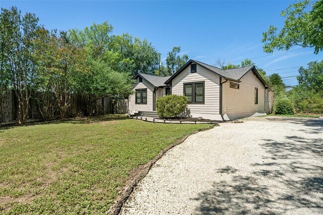 Building Photo - 2804 Breeze Terrace