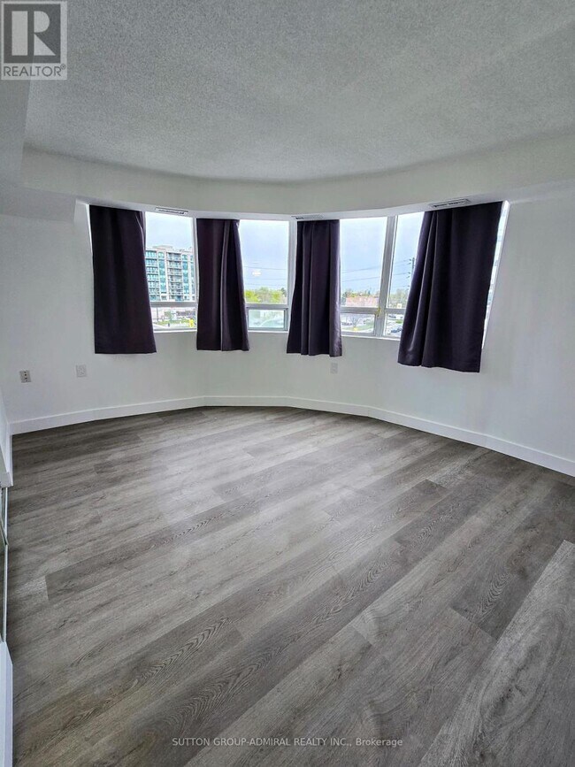 Photo du bâtiment - 555 Wilson Heights Blvd