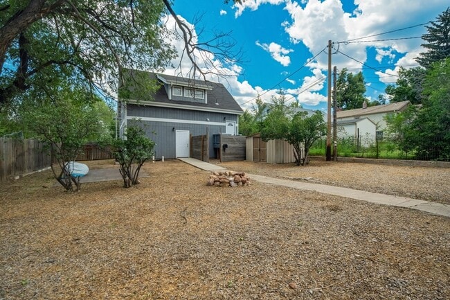 Building Photo - 515 W San Miguel St