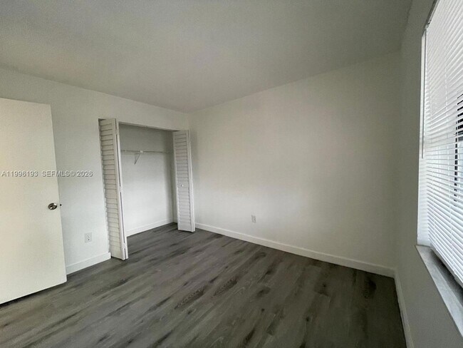 Foto del edificio - 861 NE 209th Terrace