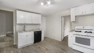 Building Photo - 64 Arnold St