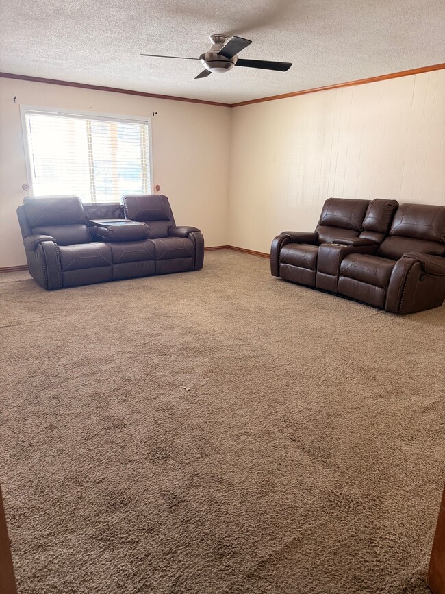 Foto del edificio - 2914 Hemlock Dr