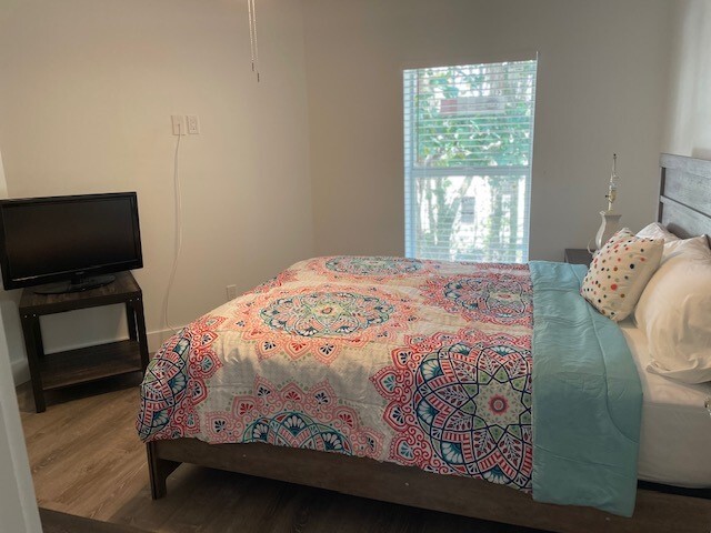 Guest Bedroom - 805 Live Oak Rd