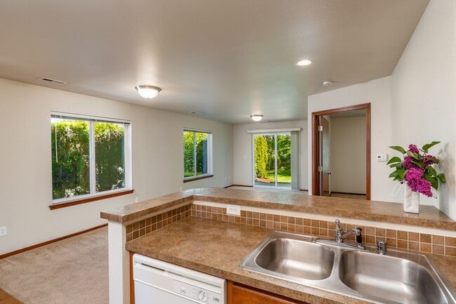 Building Photo - 2 Bed 2 Bath Home - 55+ Community Only