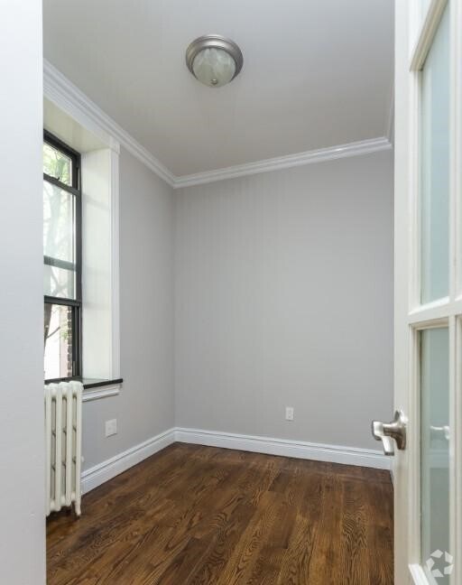 Building Photo - 326 E 35th St