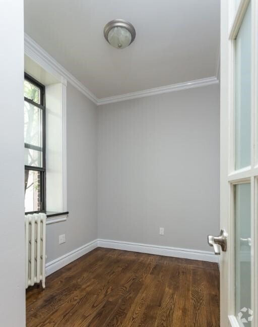 Building Photo - 326 E 35th St