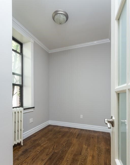 Foto principal - 326 E 35th St