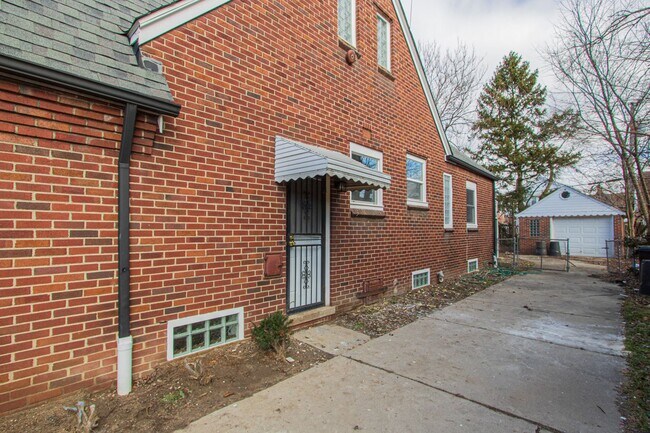 Foto del edificio - 15324 Murray Hill St