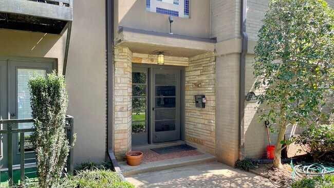 Building Photo - 227 Dotger Avenue #E15