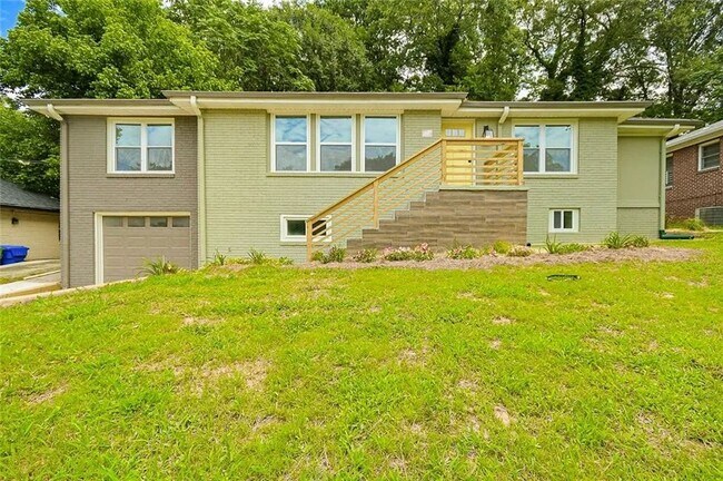 Building Photo - 220 Napoleon Dr SW
