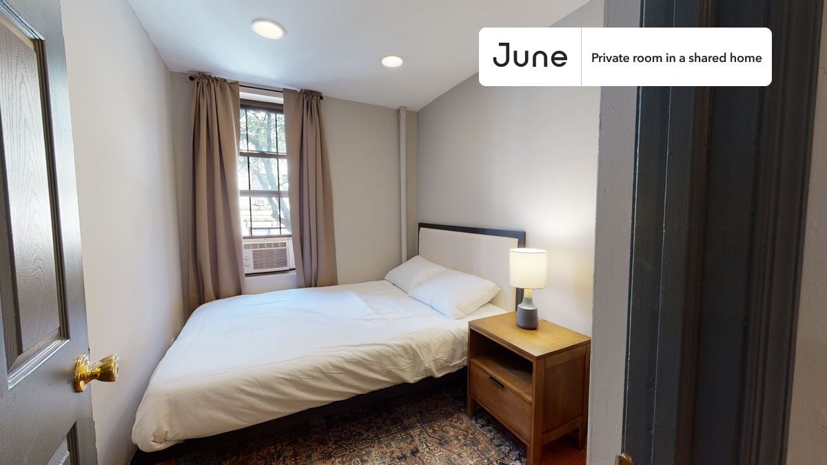 Foto principal - Room in Shared 3 bed/1 bath home