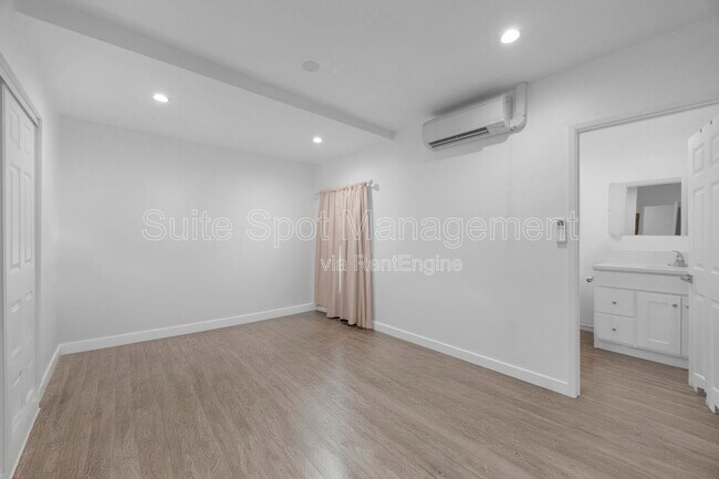 Building Photo - 570 N Cambridge St