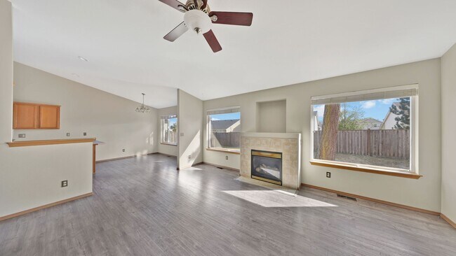 Foto del edificio - 1061 NW Redwing Dr