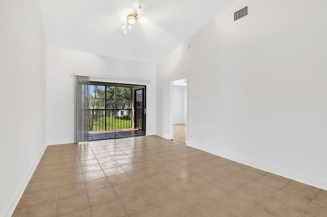 Building Photo - 321 Norwood Terrace