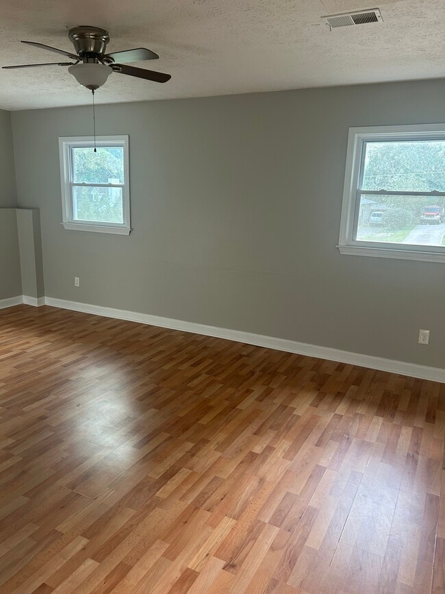 Building Photo - 4220 Daniel Dr