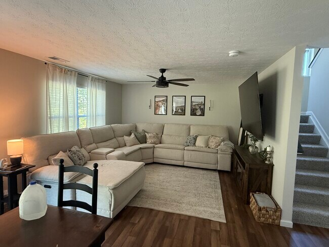 Building Photo - 157 Ashburn Way
