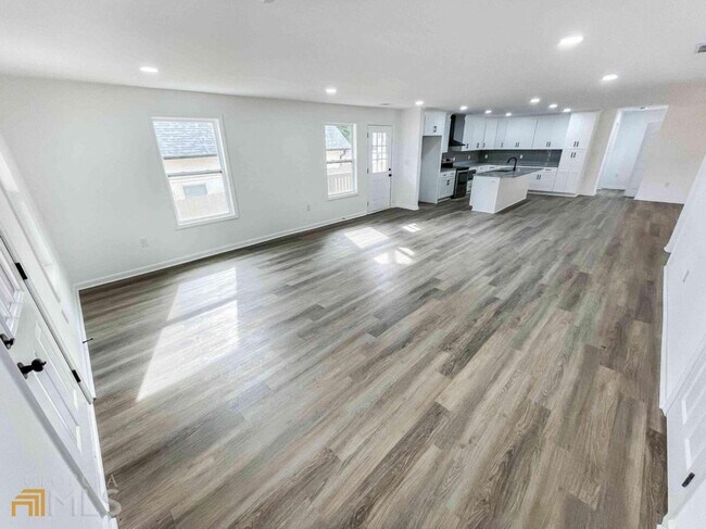 Foto del edificio - 167 Racine St SW