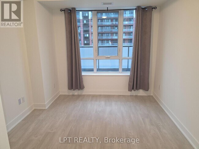 Photo du bâtiment - 2545 Simcoe St N