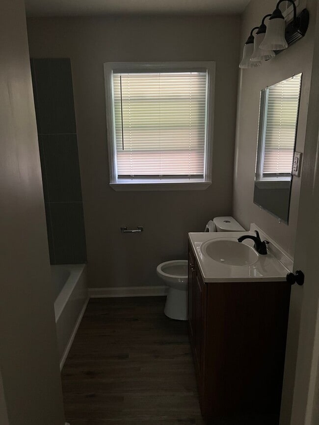 Building Photo - 1605 12th Ave