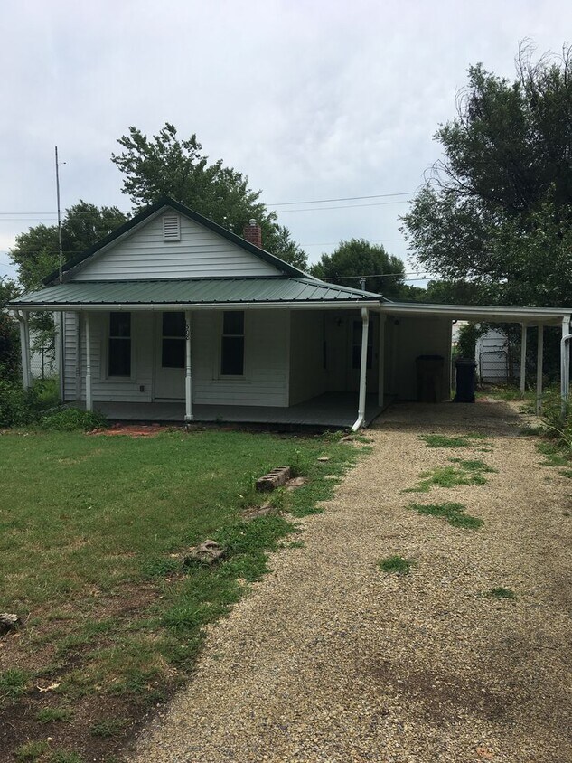 Primary Photo - $699 - 2 bed 1 bath - Single Family Home