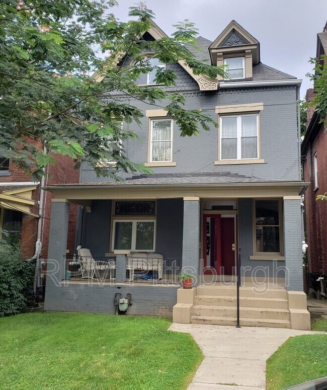 Building Photo - 729 N St Clair St