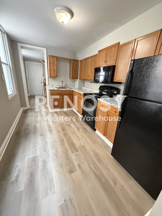 Building Photo - 818 S Luzerne Ave