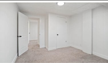 Building Photo - 446 E Mountain View Dr