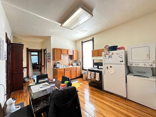 Foto del edificio - 3626 N Marshfield Ave