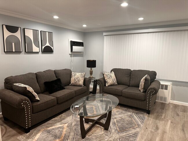 Foto del edificio - 1750 E 48th St