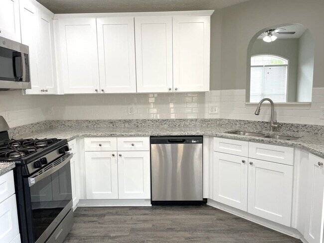 Building Photo - 110 Weatherstone Dr