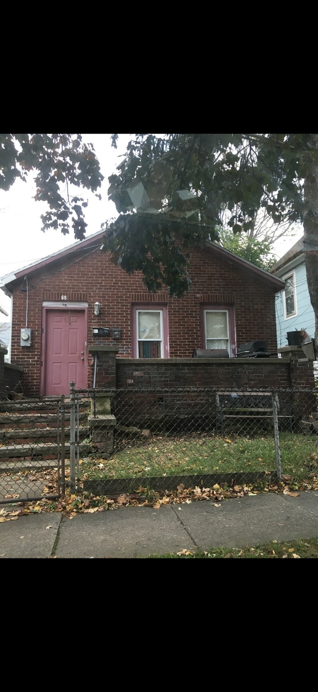 Building Photo - 68 Barton St