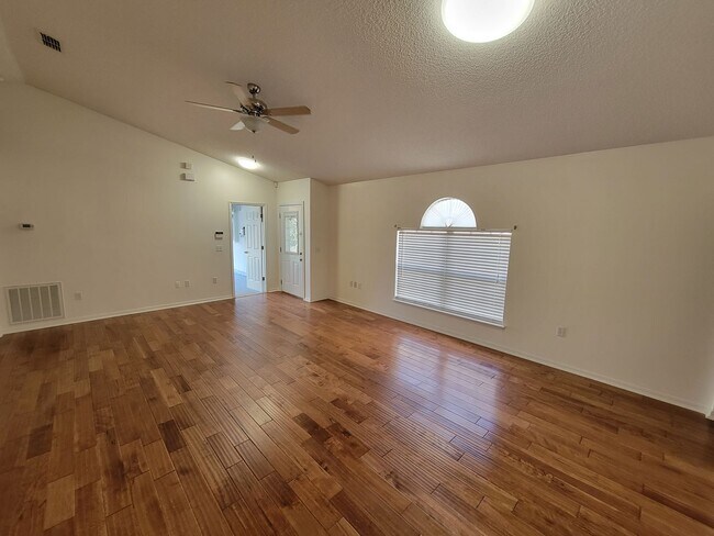 Foto del edificio - Coming Soon ... Charming 3 Bed/2 Bath Home...