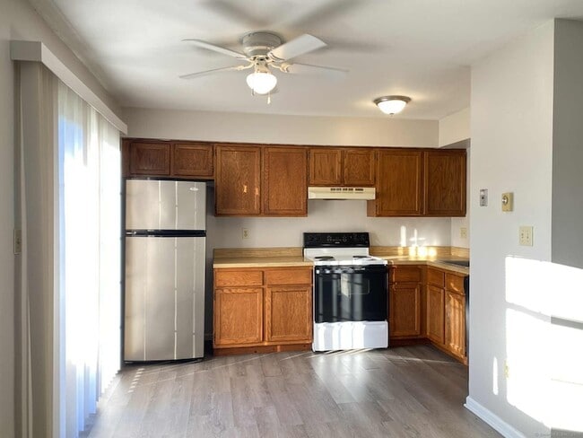 Building Photo - 99 Aspetuck Vlg