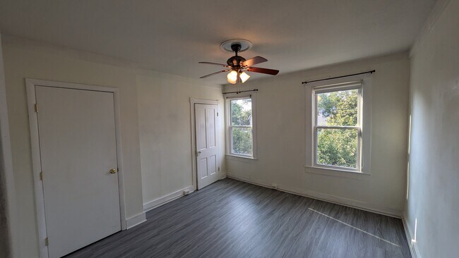 Master bedroom with great light - 411 Lyman Ave