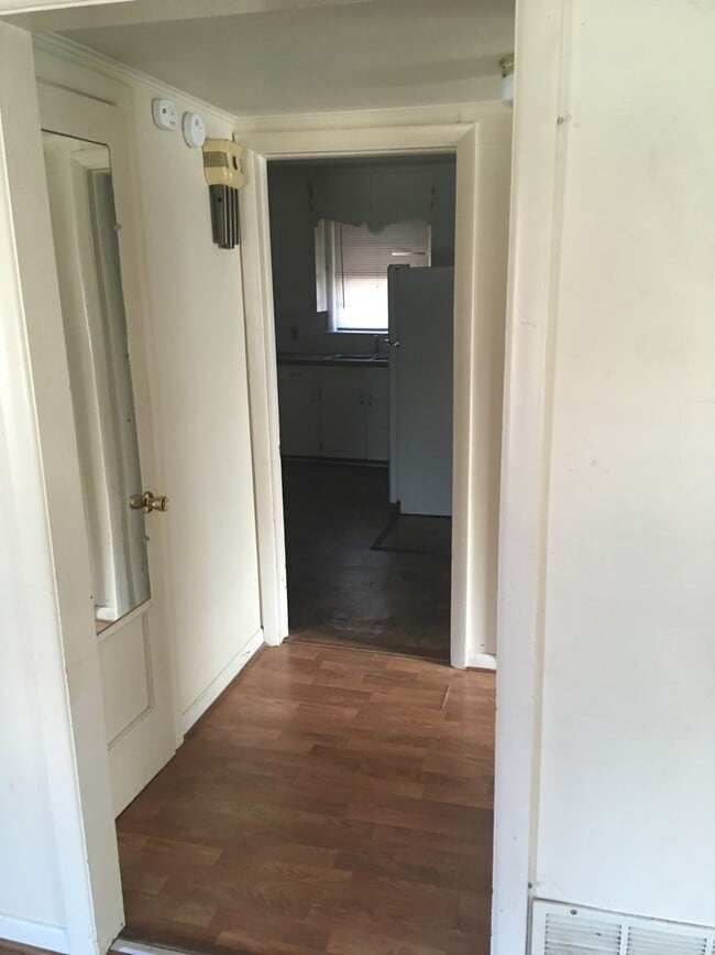 Building Photo - 704 N High St