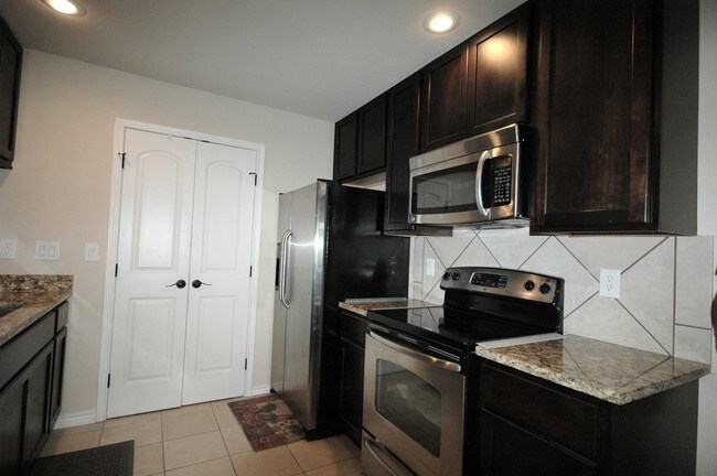 kitchen - appliances - 6700 Cooper Ln
