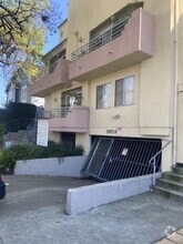 Building Photo - 10920 Moorpark St