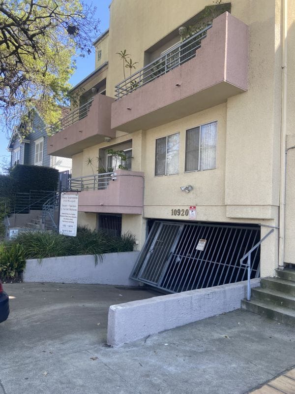 Building Photo - 10920 Moorpark Building Photo - 10920 Moorpark