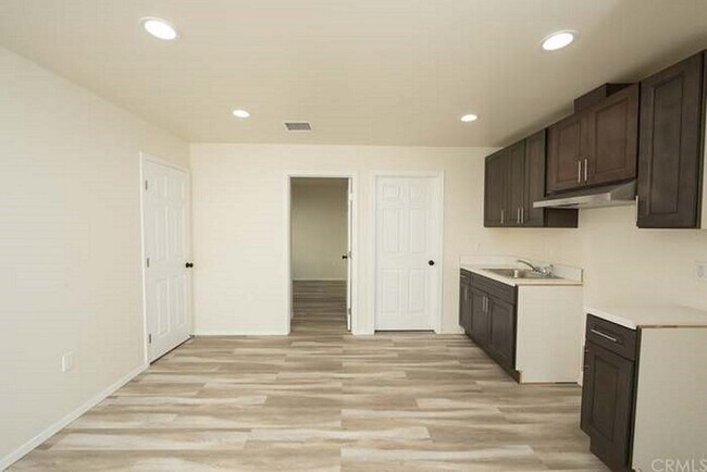 Kitchen - 1606 S Stanley Ave