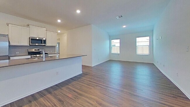 Building Photo - Cozy Kyle Home Awaits You