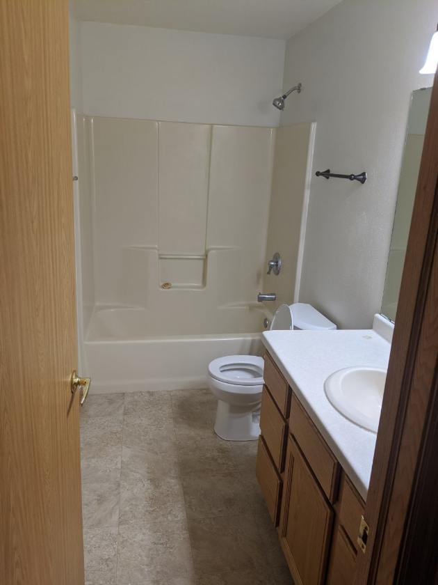 Upstairs Bath - 343 Tower Dr