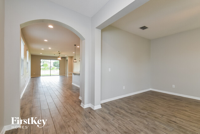 Building Photo - 3375 Edgehill Ct
