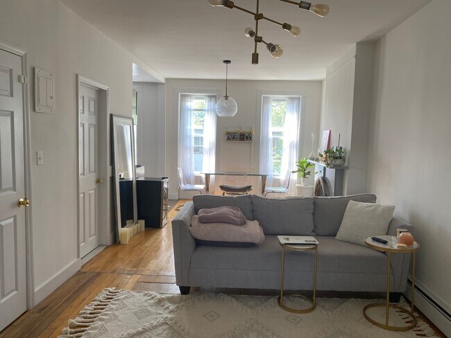 Foto del edificio - 818 Halsey St