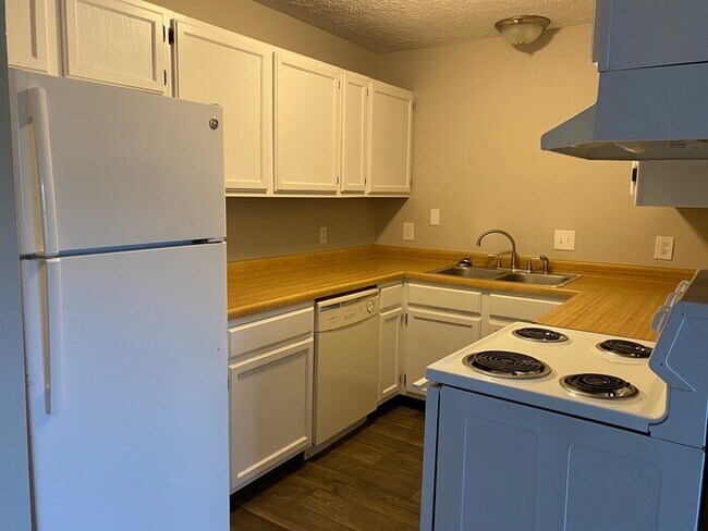 Building Photo - 1323 Ardee Ave