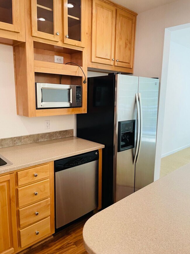 Foto del edificio - Modern Living in Spacious 2bed/2 bath West...