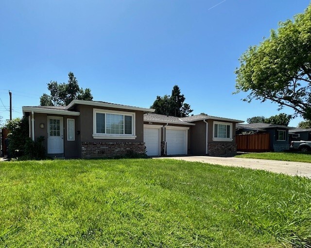 Building Photo - Charming 2-Bedroom, 1-Bathroom in Sacramento!