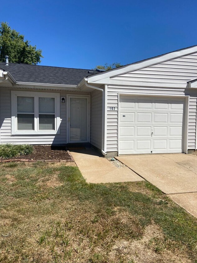 Primary Photo - 2 Bed 1 Bath home in Valley Park, MO 63088...