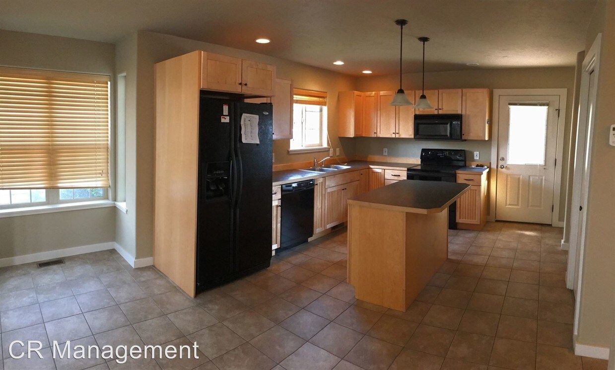 Primary Photo - 3 br, 2.5 bath House - 636 Matheson Way