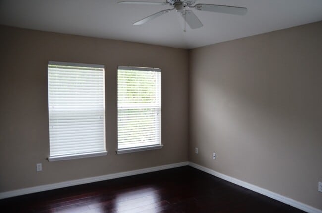 Building Photo - Beautiful 2/2 Condo w/Garage in Villas of East Park of Lake Nona with Private View