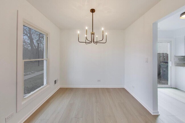 Foto del edificio - 1834 Jamestown Cir